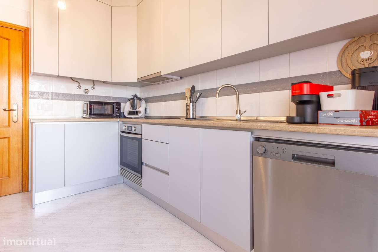 Quinta do Conde - Apartamento de 3 assoalhadas-varanda e arrecadação. - Grande imagem: 2/21