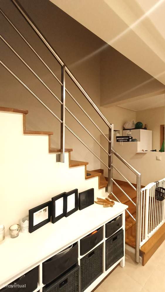 Moradia T3 em banda | 2 pisos e quintal, estimada | área  de 214m2-20