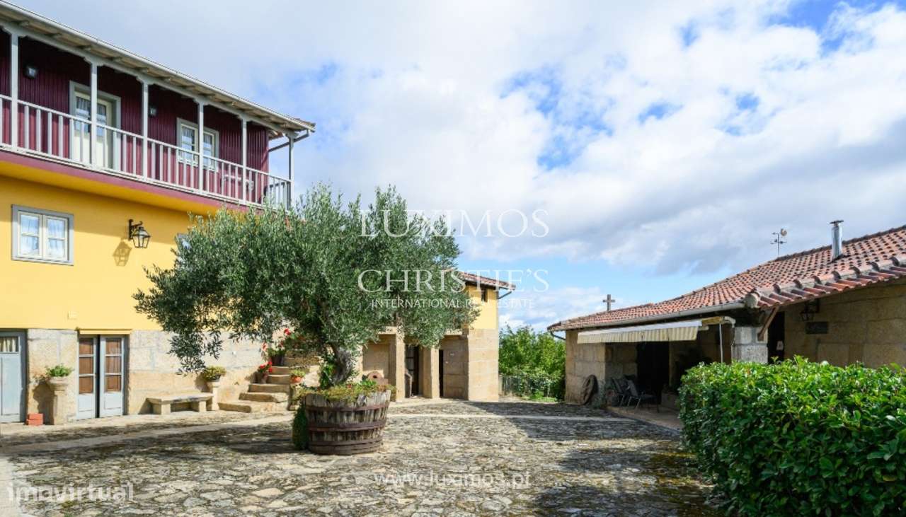 Moradia V9 com piscina e jardim à venda, em Valpaços - Grande imagem: 3/25