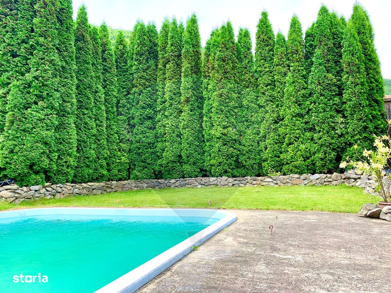 Pensiune cu 13 camere de vânzare in Bulz - Imagine principală: 5/20