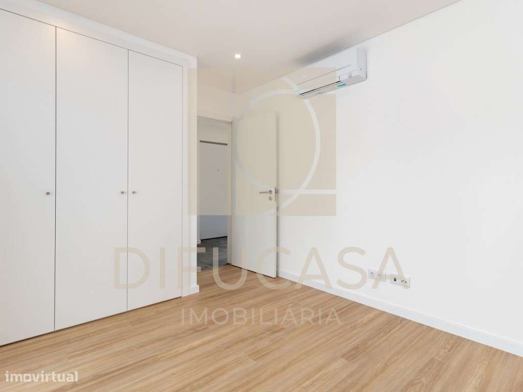 R268 Moradia Duplex - Localizada no centro de Fernão Ferro-15