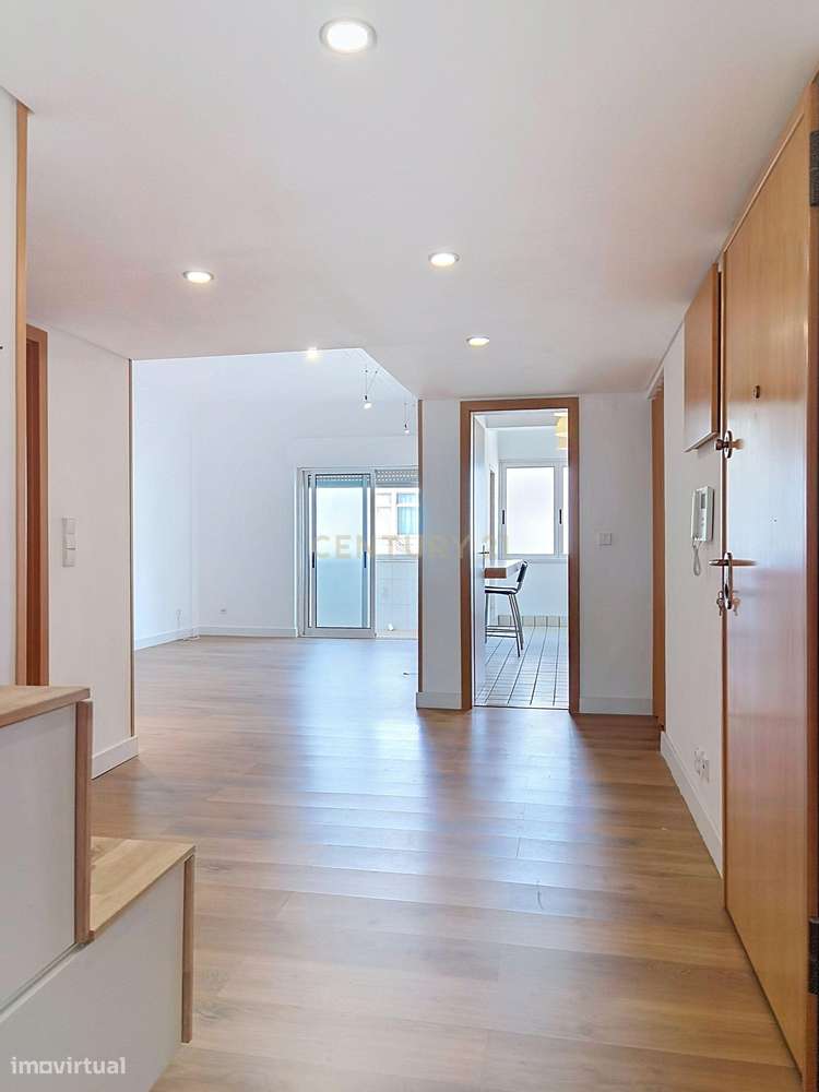 Apartamento Renovado em Miratejo com 3 Quartos e Boa Localização - Grande imagem: 4/19