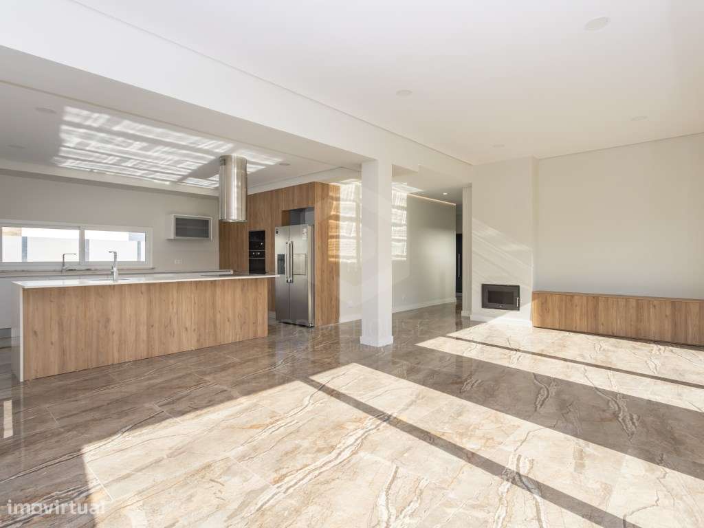 Moradia isolada T5 acabamentos Premium/ piscina e garagem-32