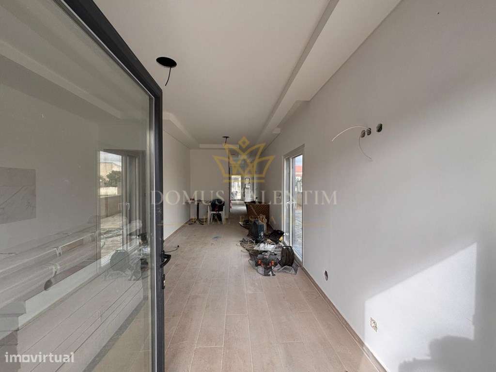 MORADIA GEMINADA -TRIPLEX T4 COM 3 WC
FERNÃO FERRO-6