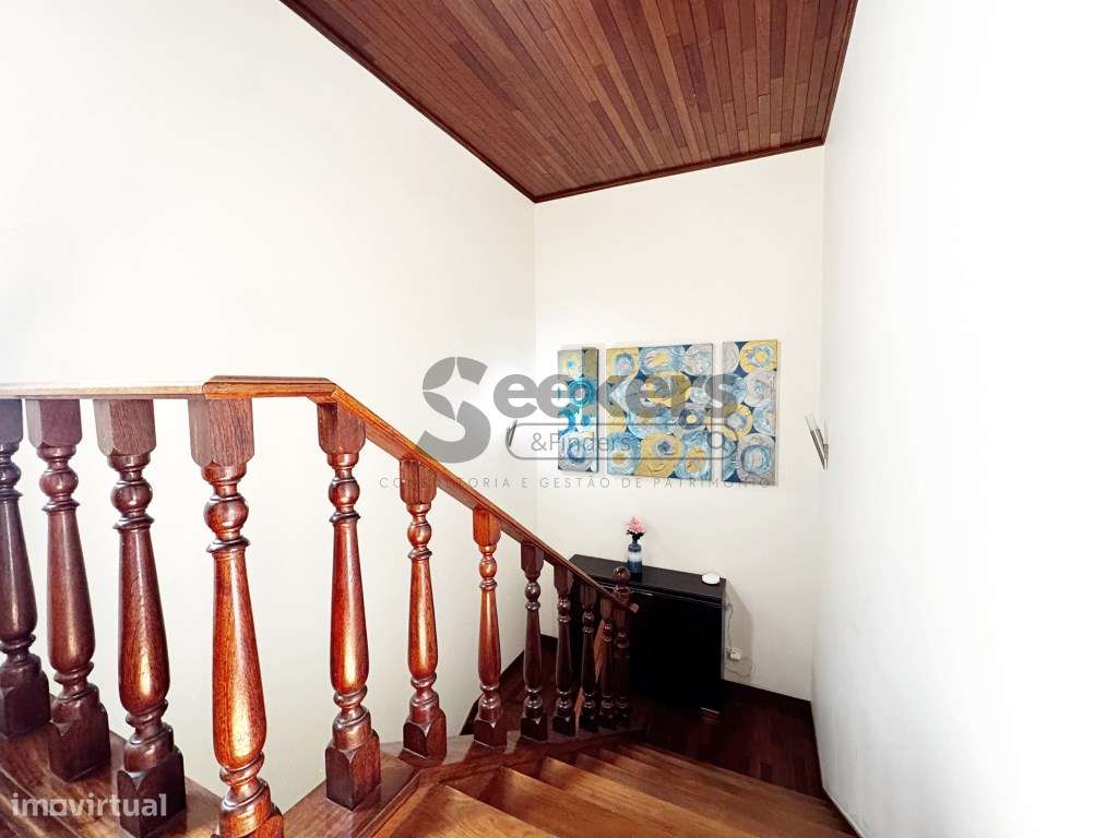 Exclusiva Moradia T3+2 com Jardim, Salão Social e Cozinha de Sonho ...-17