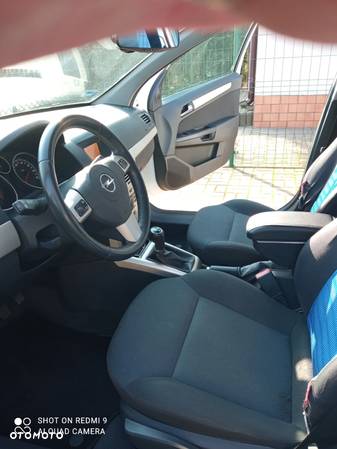 Opel Astra III 1.8 Enjoy - 17