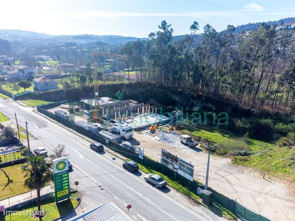 Moradia em Banda T4 em Fafe-11