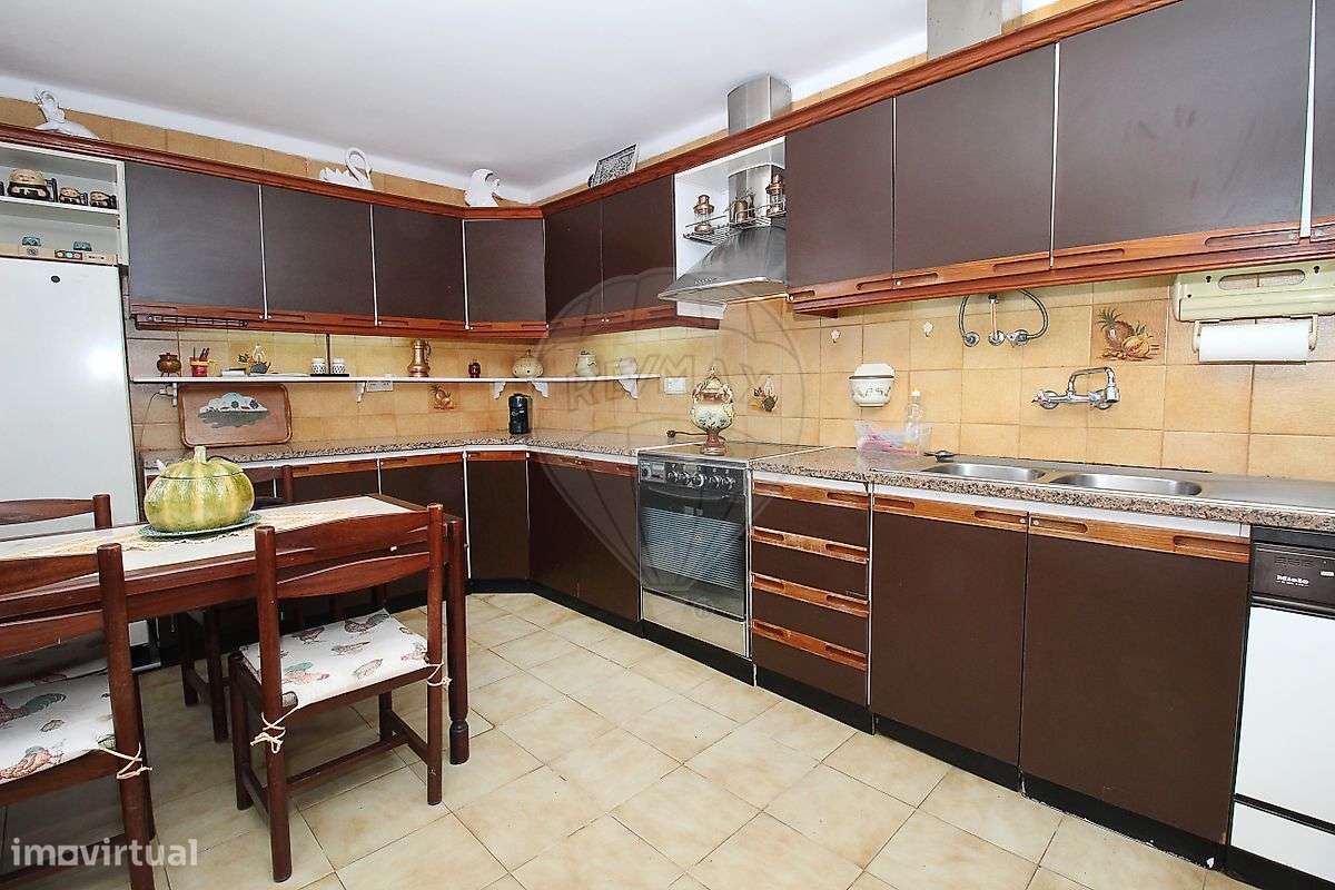Moradia T4 para venda-12
