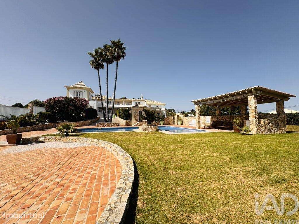 Casa / Villa T7 em Santa Bárbara de Nexe de 551,00 m2 - Grande imagem: 2/29