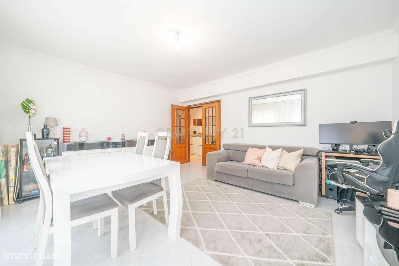 Apartamento T2, com Parqueamento e Arrecadação, em Caneças - Grande imagem: 3/31