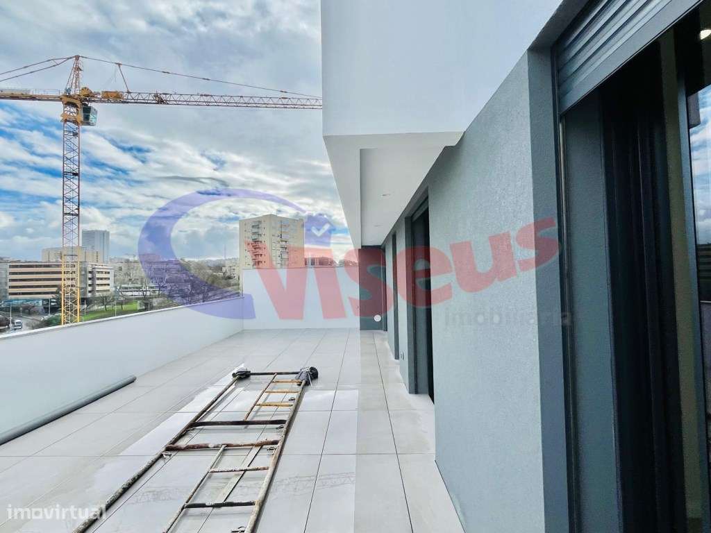 Apartamento T3 Penthouse Coimbrões-11
