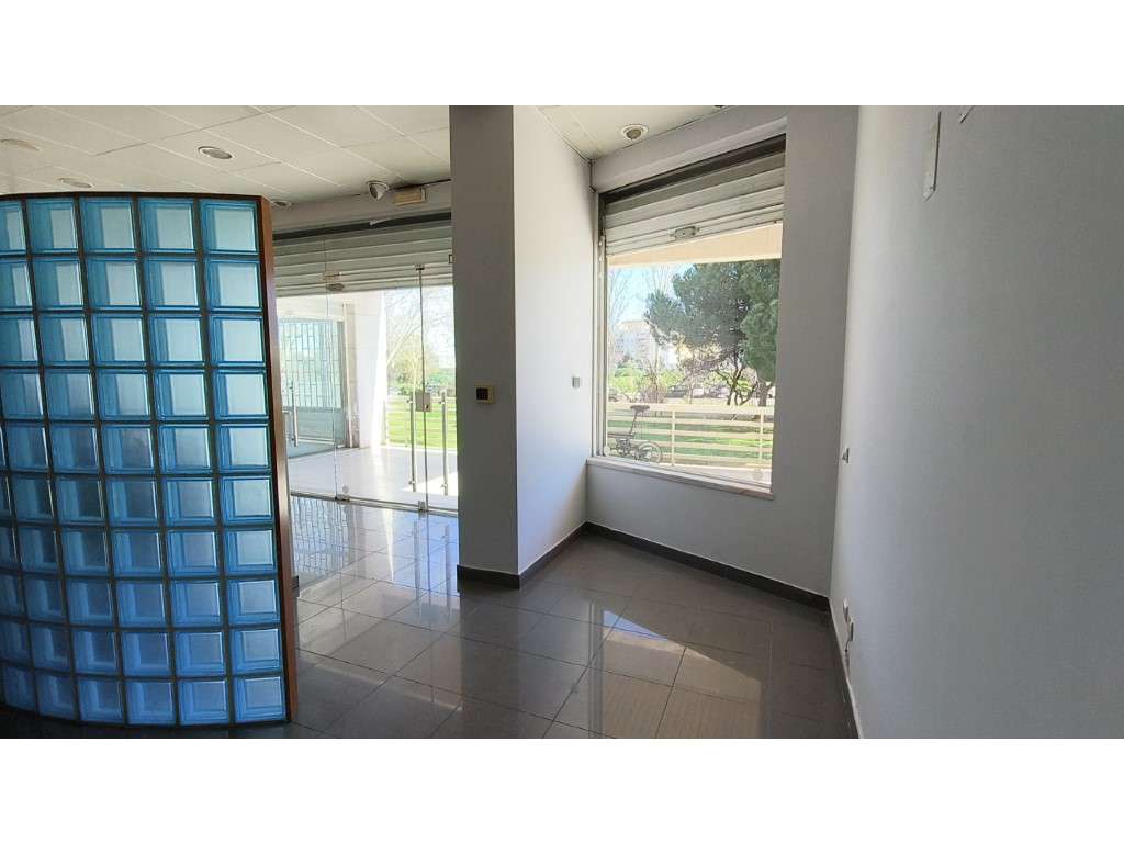 Loja Comercial para venda em Areeiro - Lisboa - Grande imagem: 3/39