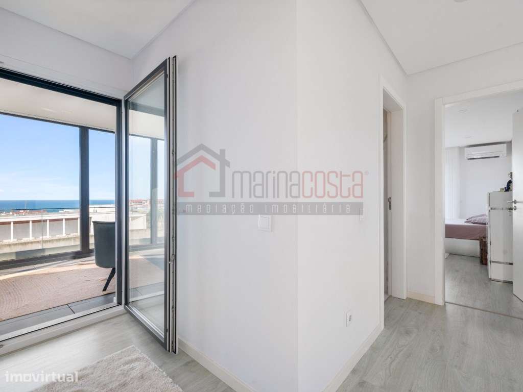 Moradia de Luxo T3 com Piscina e Vista Mar-35