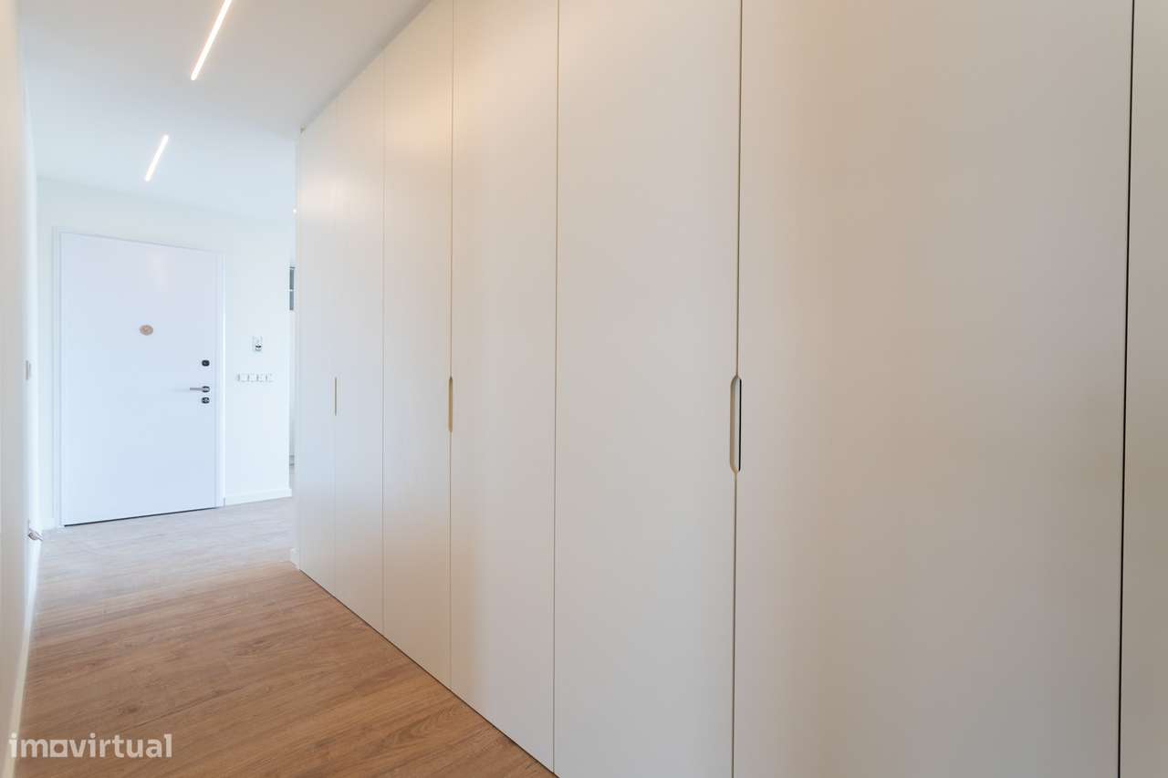 Apartamento T3 Novo a Estrear | 3 Suites | Vista Rio | Garagem Box | C-42