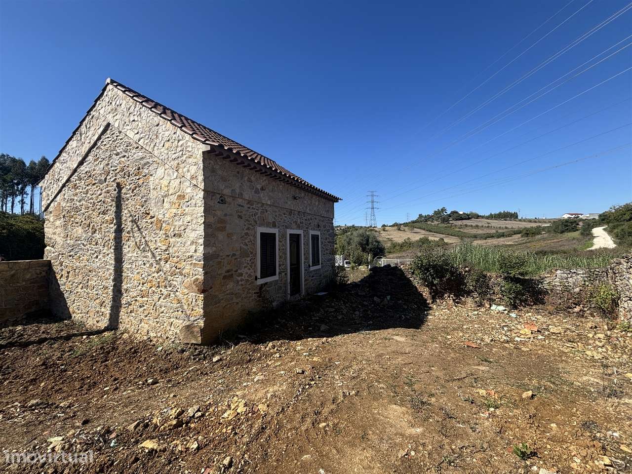 Moradia T1+1 / Terreno / Reguengo do Fétal / Batalha-11