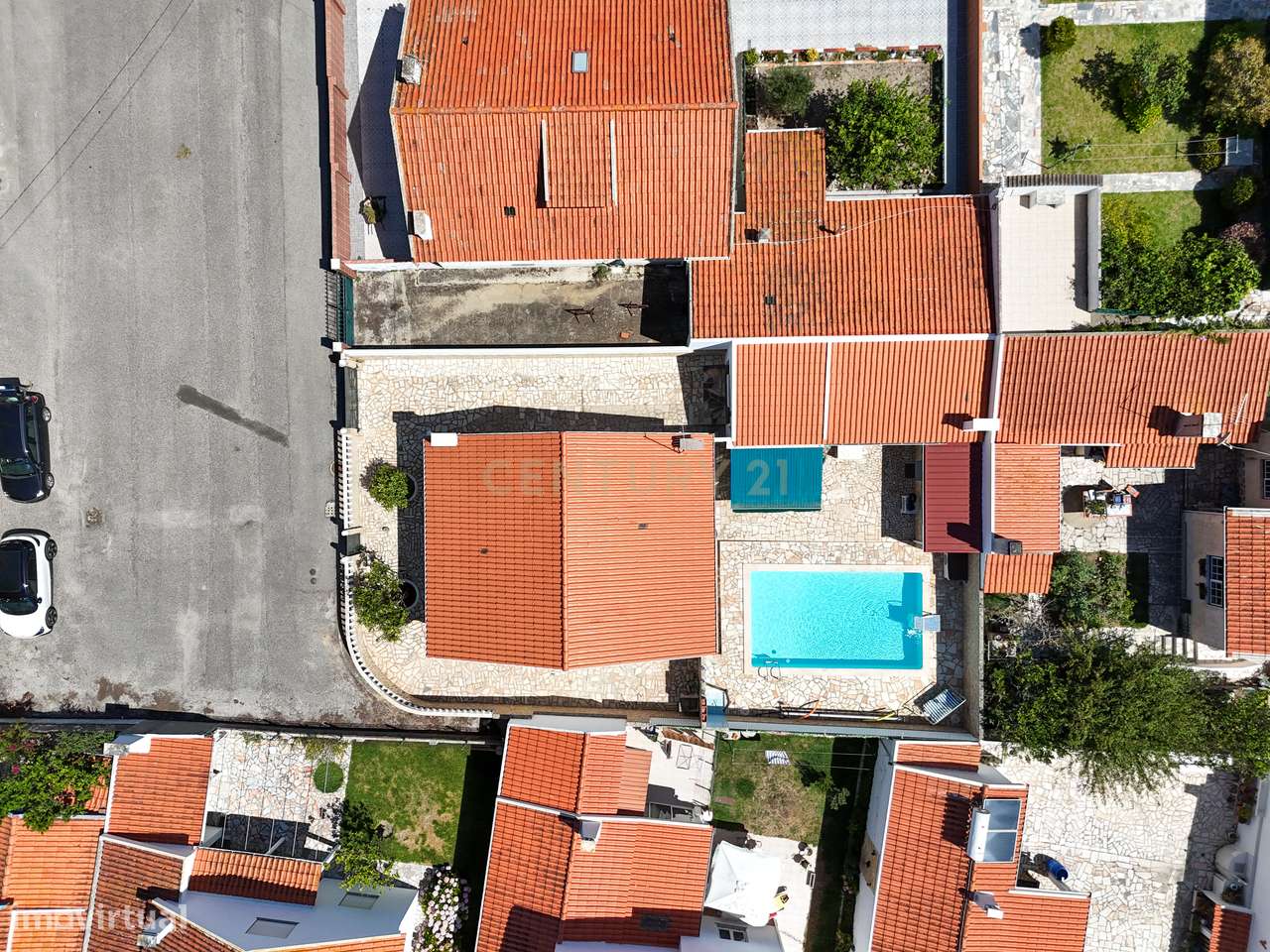MORADIA TÉRREA T2+2 COM GARAGEM E PISCINA AQUECIDA, NA SILVEIRA, A 5 M-48