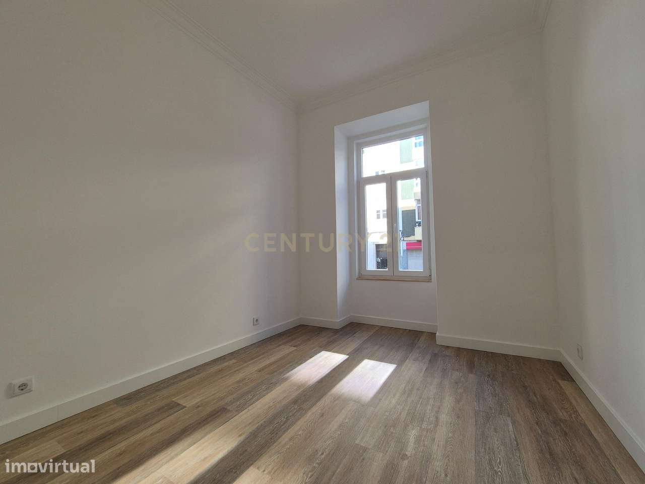 ✨ T2+1 Remodelado com Terraço no Coração de Arroios ✨ Rua José Falcão - Grande imagem: 3/27