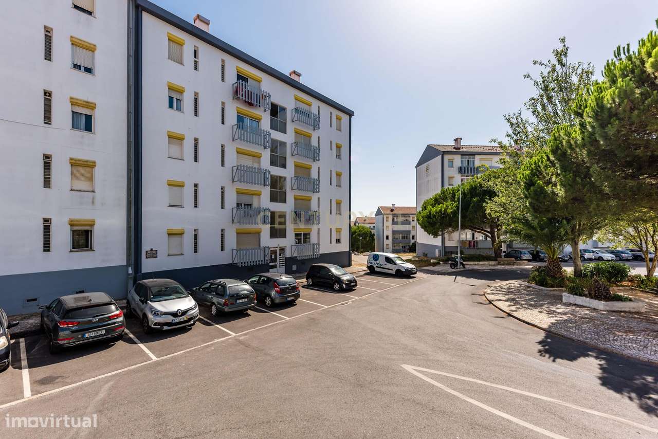 Apartamento T4 convertido em T3 | Mira-Sintra-19