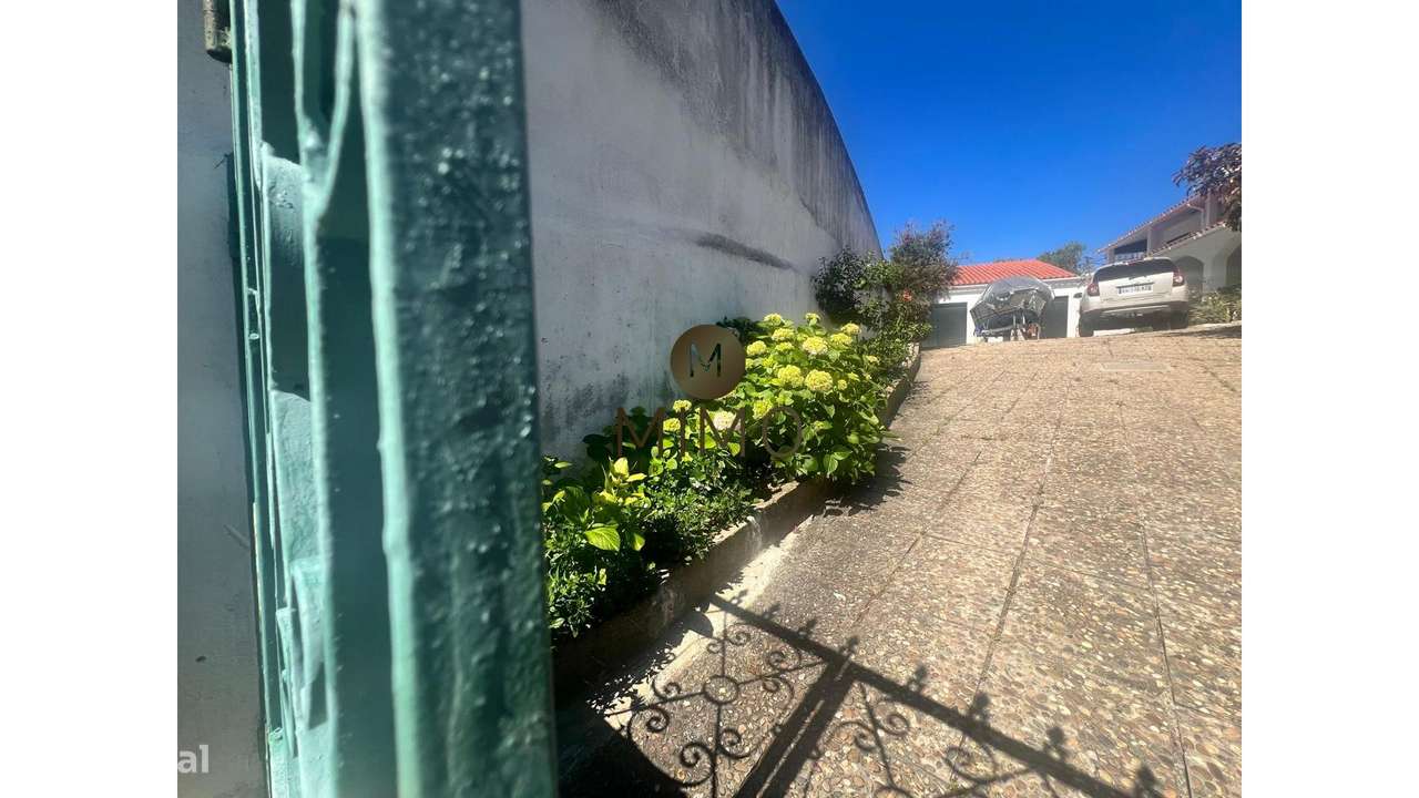 Moradia para Restaurar em Manique de Baixo-1
