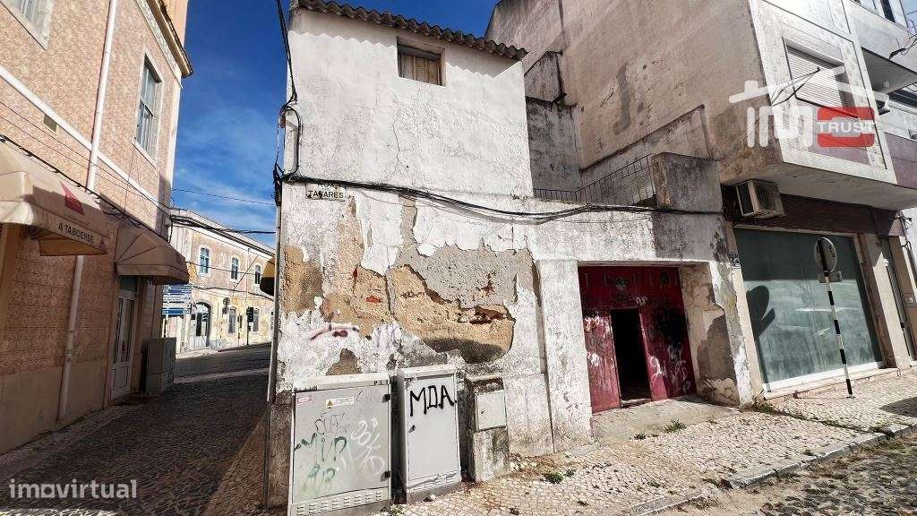 Prédio Habitacional Rés-do-Chão e 1º andar no Centro do Montijo - P...-9