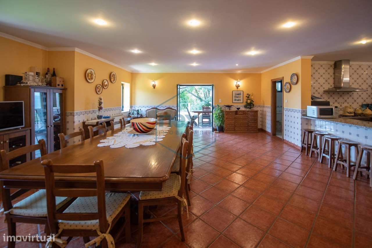 Moradia inserida em Quinta-7