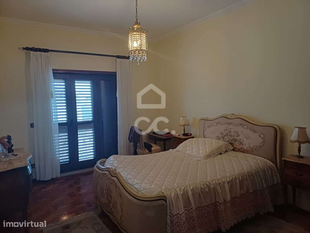 Moradia Bi-familiar T5+T2 em Palmeira, Santo Tirso-13