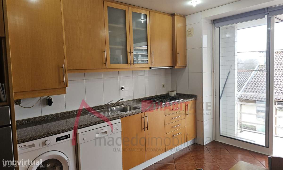 Apartamento T3 com 2 frentes e varandas em Ferreiros – Braga  O Seu Ap-35