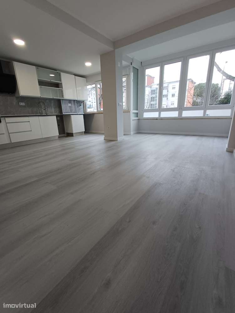 Apartamento T2 renovado, com arrecadação e a 2 km da praia-6