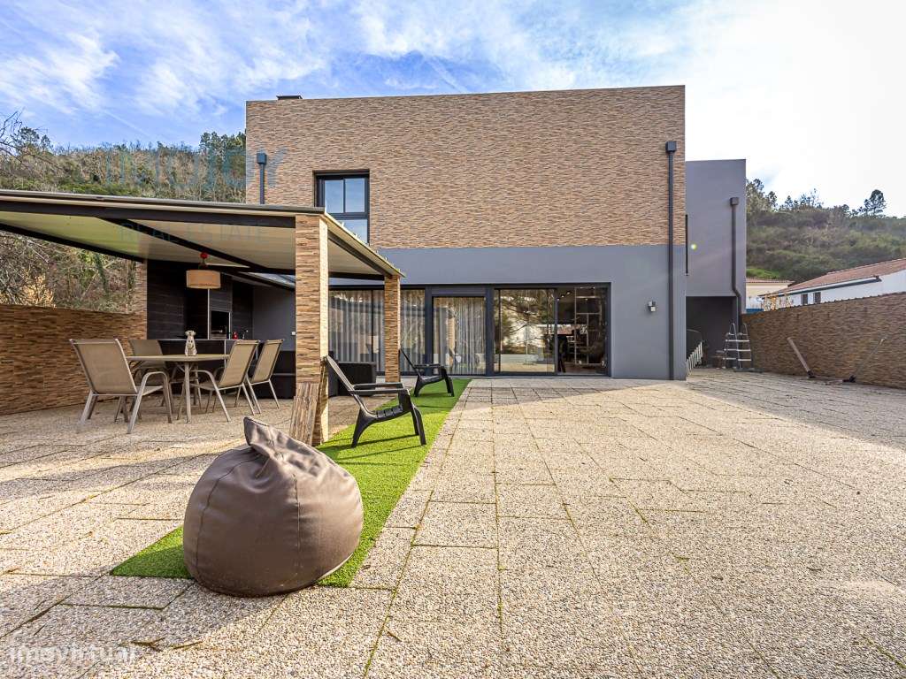 Moradia Contemporânea T4 com Espaço Exterior em Portalegre - Grande imagem: 3/32