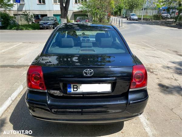 Toyota Avensis 2.0 D4D Sdn. Sol - 4