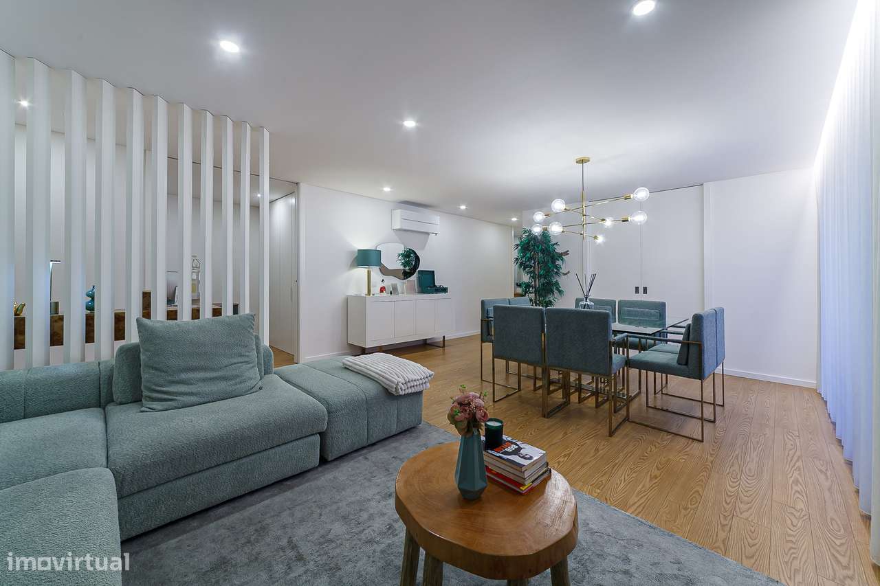Exclusivo apartamento T3+1 seminovo, com 190m2, três frentes e box-12