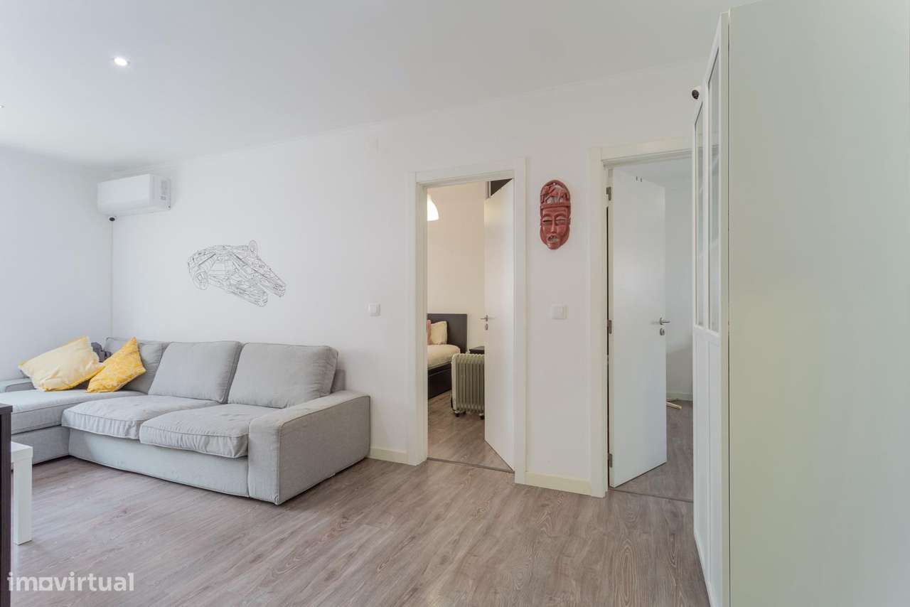 Apartamento T2 Remodelado - Laranjeiro-7