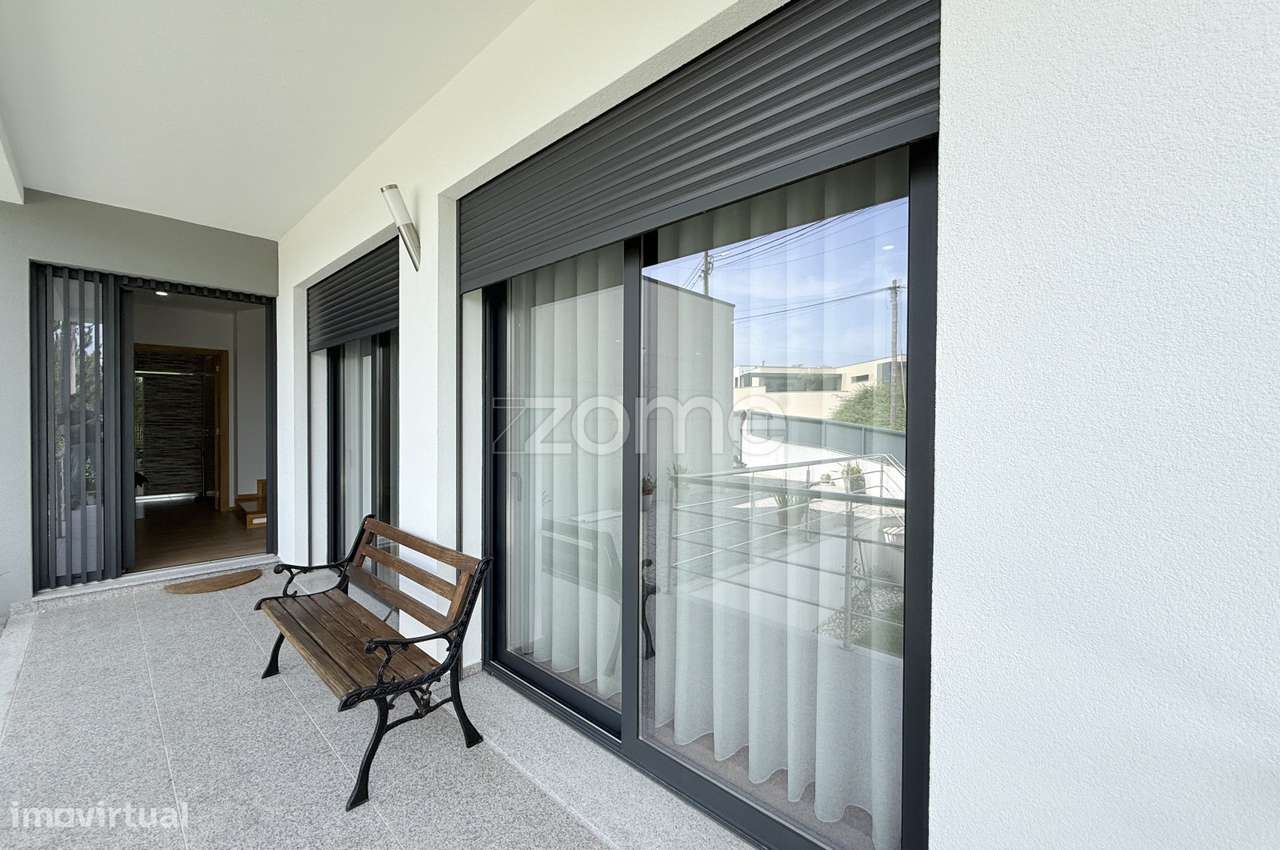 Moradia T4 Moderna com Terraço e Garagem – São Mamede de Este, Brag... - Grande imagem: 5/47