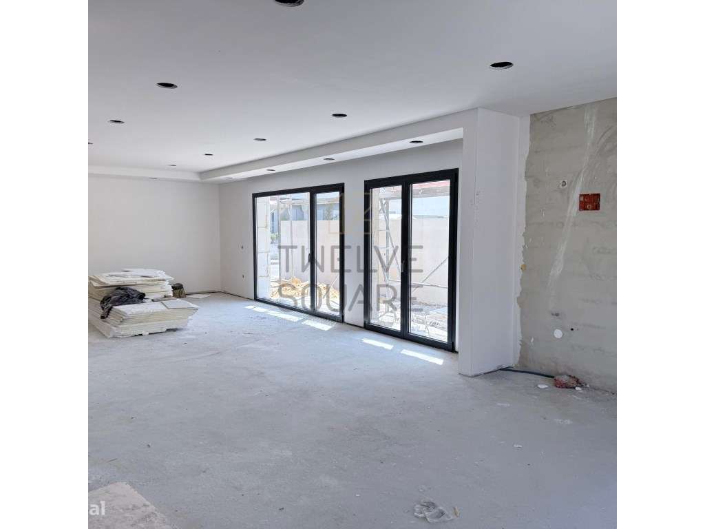 Moradia T3 em construção em Porto de Mós-7