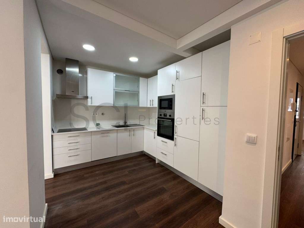 Apartamento T2 Centro de Almada Remodelado com Terraço-17