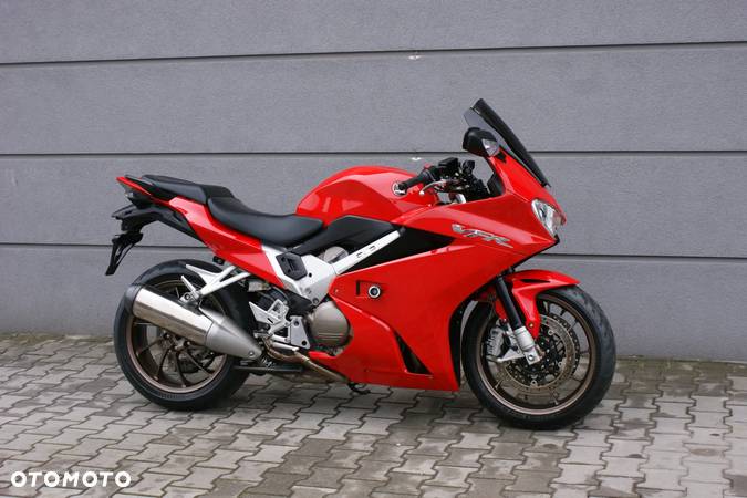 Honda VFR - 2