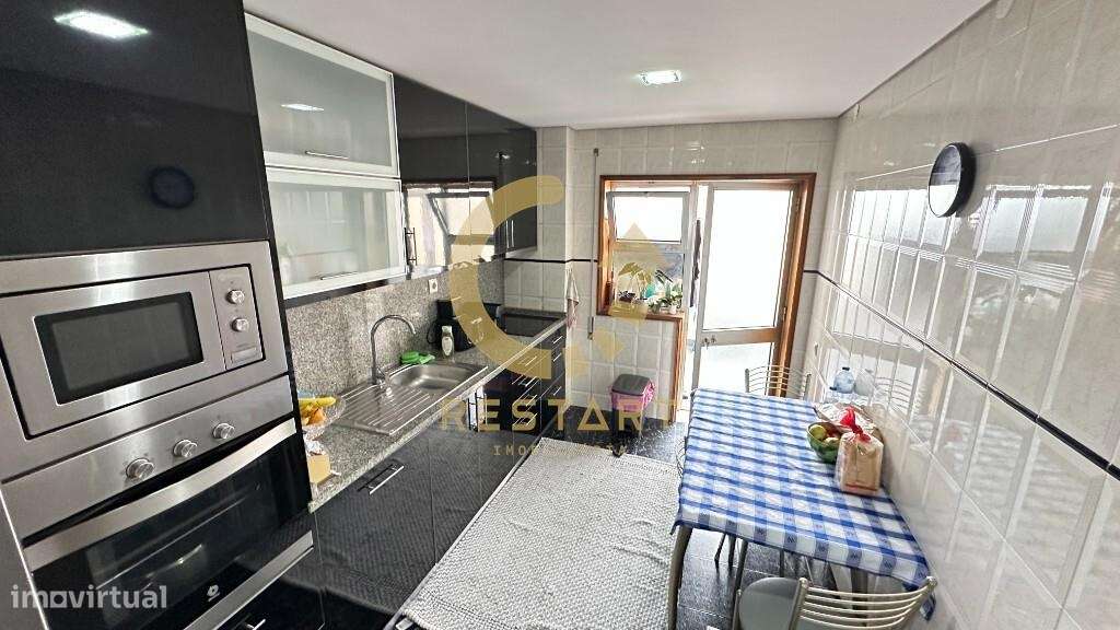 Apartamento T2 (Av da Carvalha - Rio Tinto)-11
