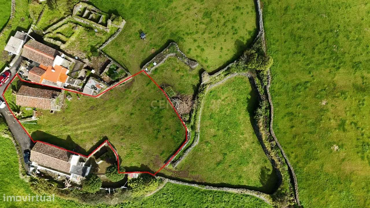 Ruina em São Bartolomeu de Regatos - Grande imagem: 4/5