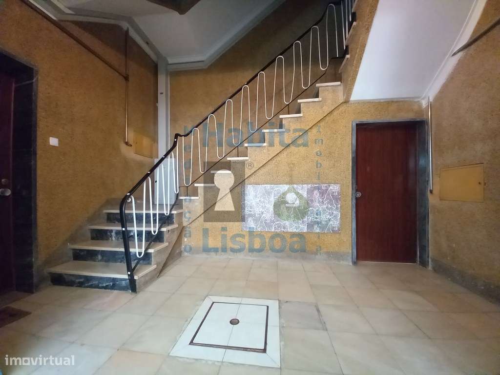 T4 Remodelado com Cozinha Equipada - Laranjeiro, Almada - Grande imagem: 4/39