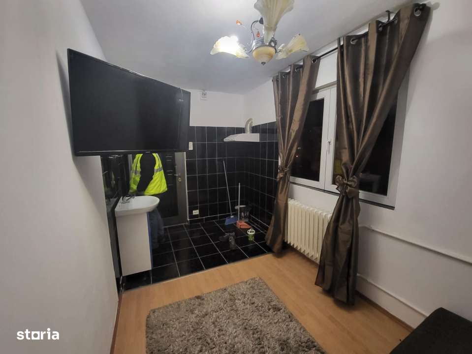 Camera de camin, zona Valea Rosie - Imagine principală: 4/4