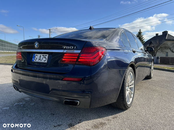 BMW Seria 7 750i xDrive - 9