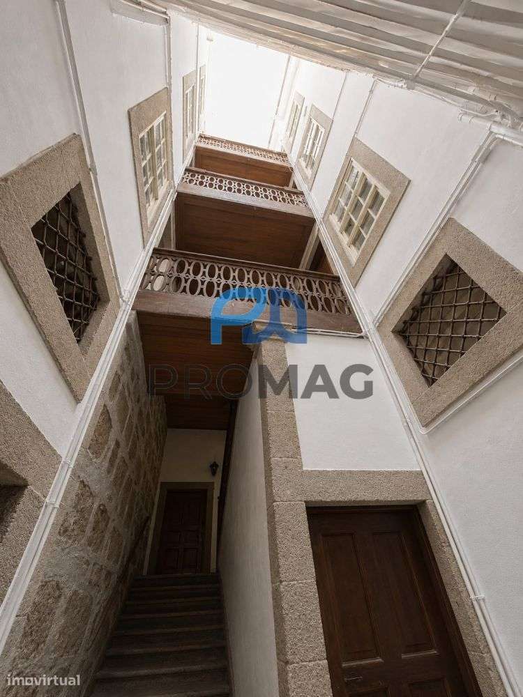 Prédio com Comércio - Baixa do Porto-16
