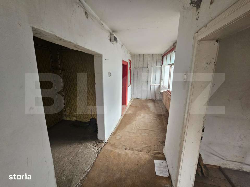 Casa veche cu 4 camere, demisol, teren 300 mp, zona Campeni, Mihoeşti - Imagine principală: 5/12