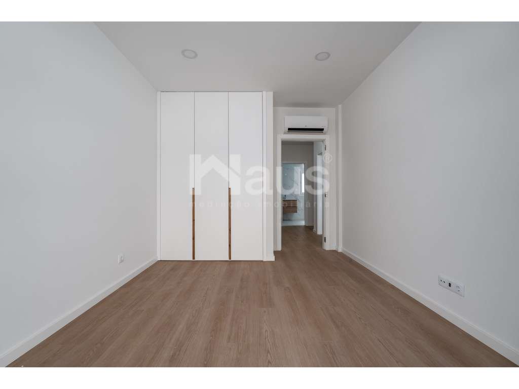 Moradia T4 isolada na Quinta do Anjo-27