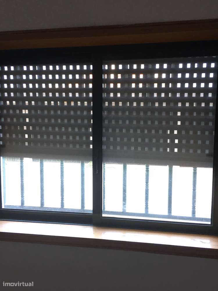 Garagem/Armazém c/ 194m2 e WC - Oliveira do Douro - Grande imagem: 5/15