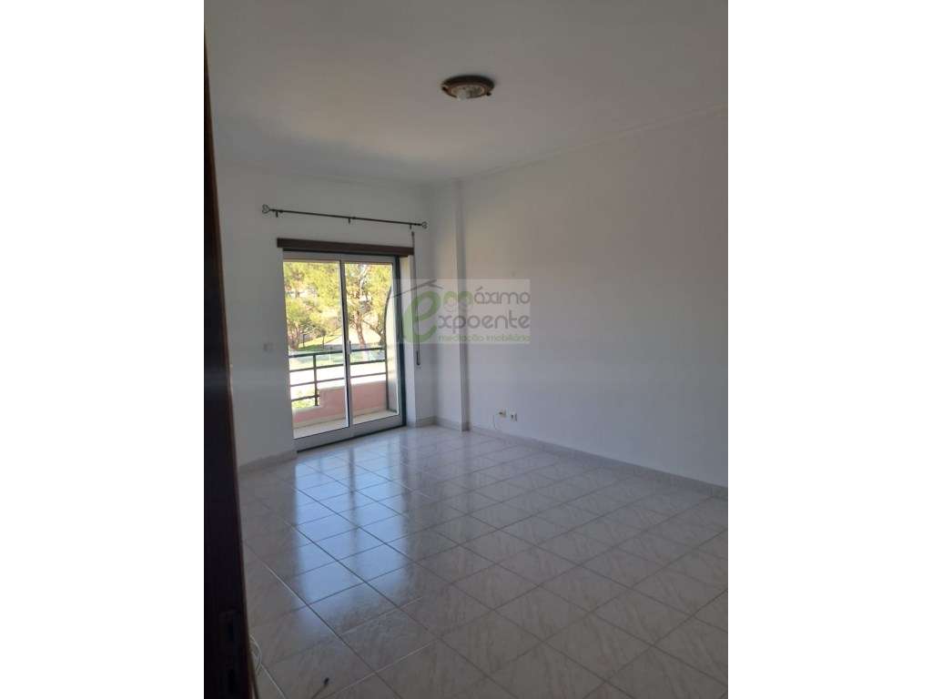 Arrenda-se Apartamento T2 - 3º andar - Com elevador T. Novas - Grande imagem: 2/11