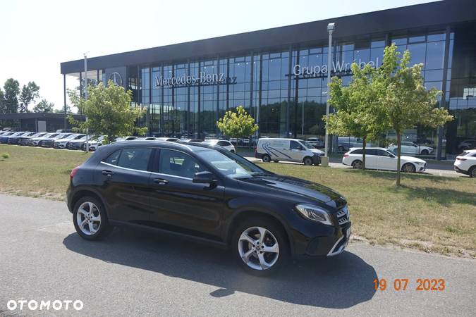 Mercedes-Benz GLA 180 7G-DCT - 4