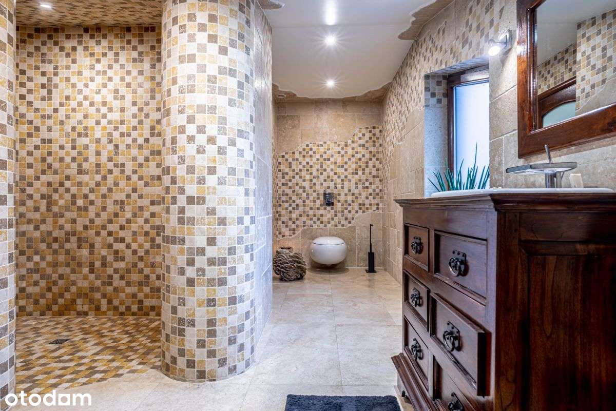 Elegancki dom z częścią biurowo-magazynową-19