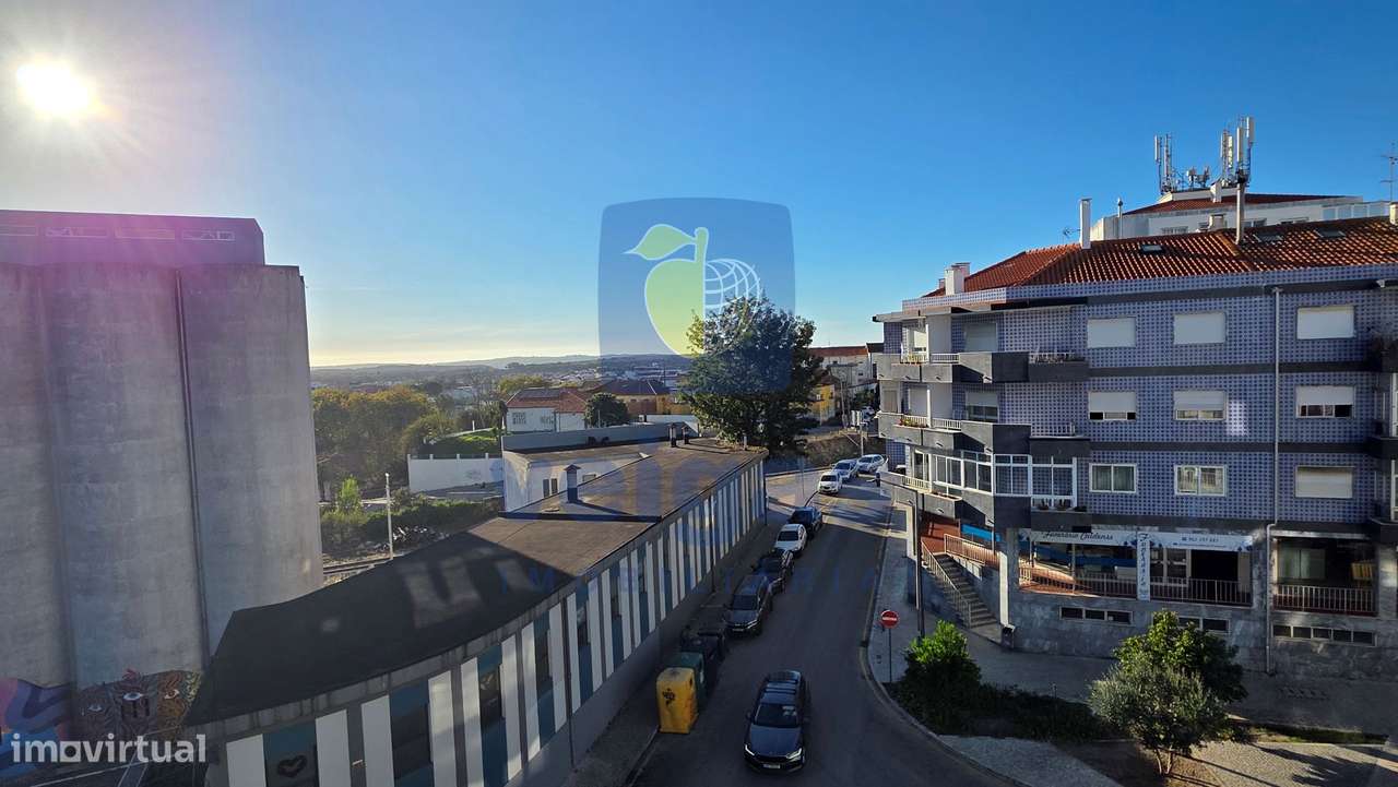 Apartamento T2 no Bairro Azul, no Centro de Caldas da Rainha, com 124-0