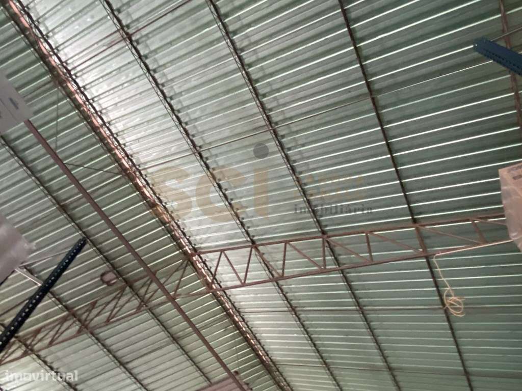 Armazém em Vila Nova de São Bento, com cerca de trezentos metros qu...-8